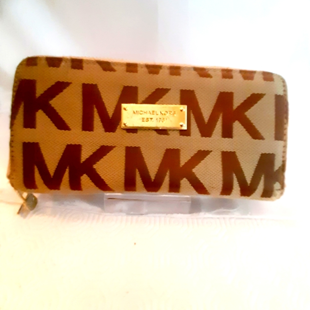 Michael kors wallet